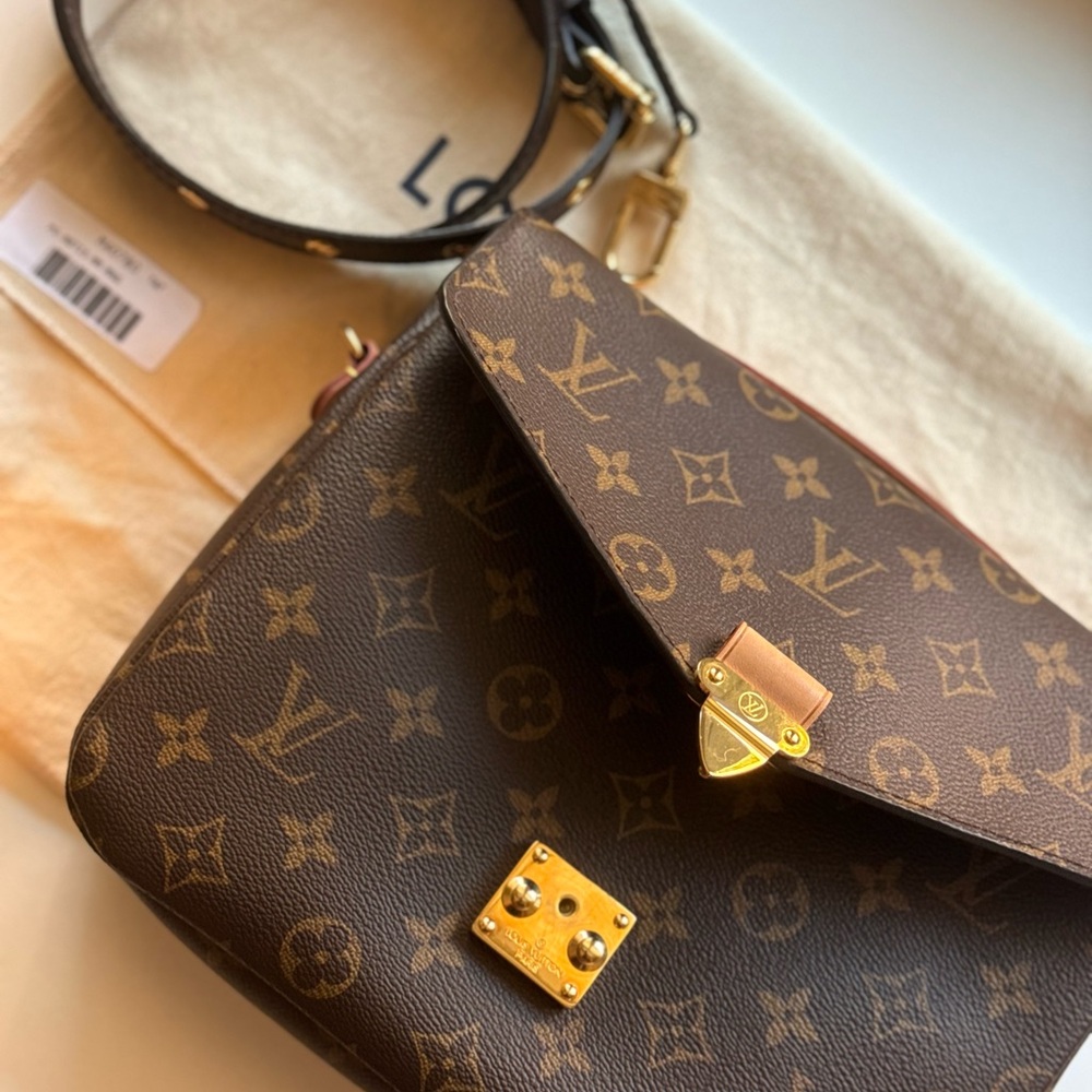 Louis Vuitton Pochette Métis Monogram - EUC - Picture 3 of 10
